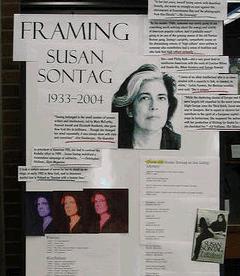 Particolare del Display creato da Christina Pringi per commemorare Sontag presso la Leddy Library, University of Windsor, Ontario (Canada)